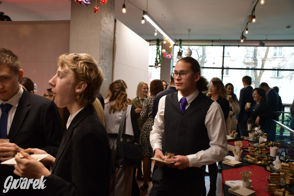 Uczniowie i studenci otrzymali stypendia powiatu