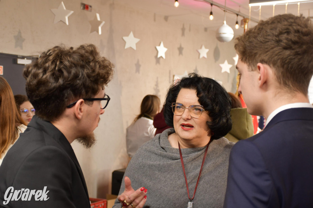 Uczniowie i studenci otrzymali stypendia powiatu