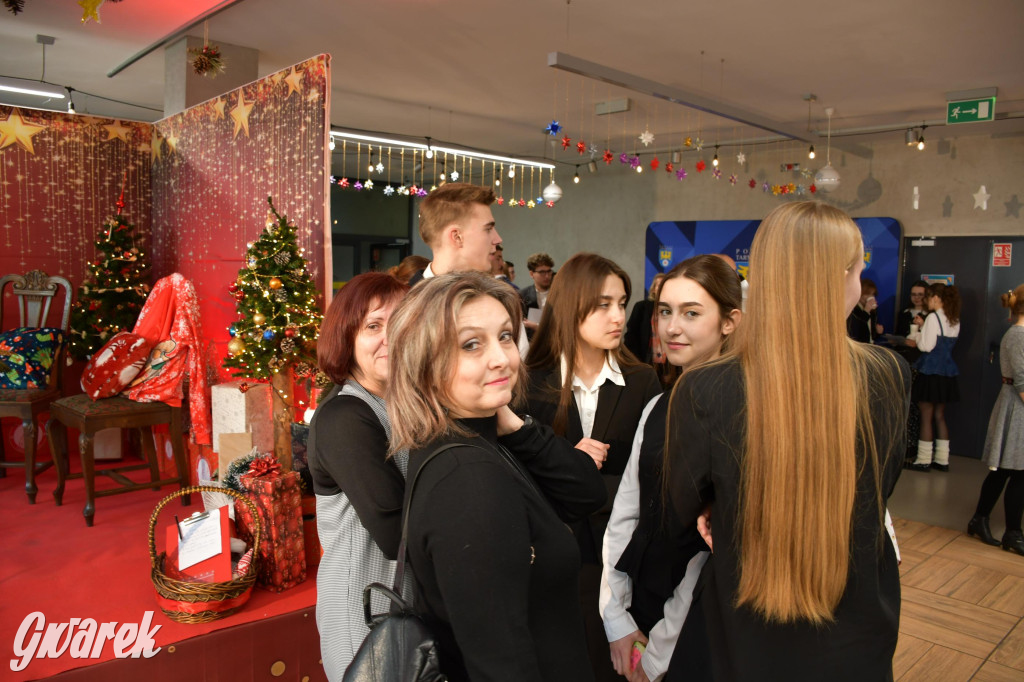 Uczniowie i studenci otrzymali stypendia powiatu