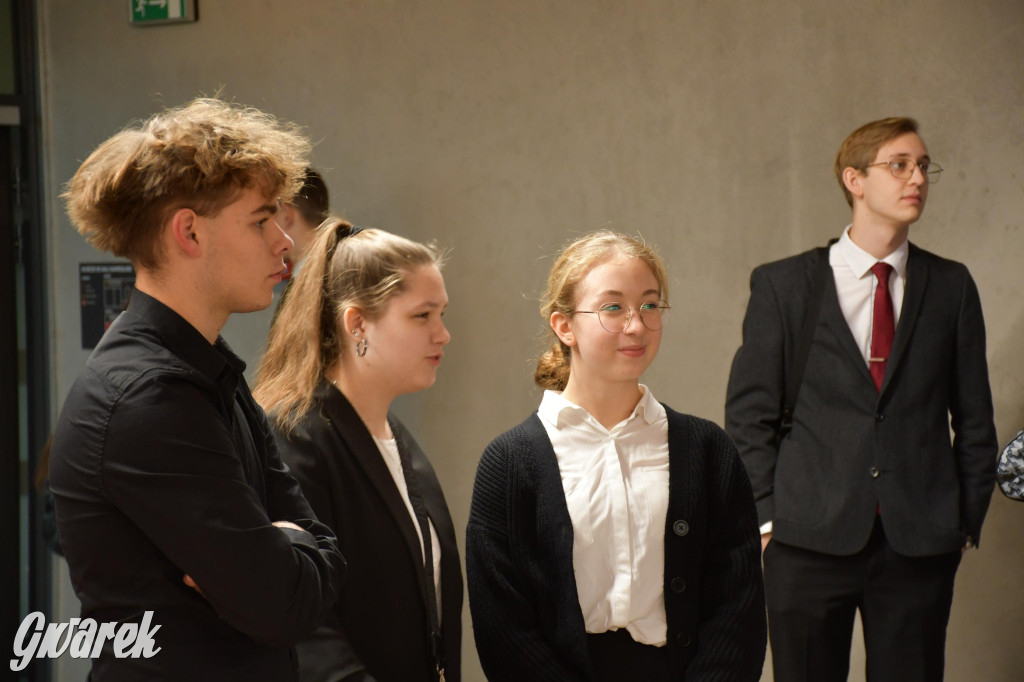 Uczniowie i studenci otrzymali stypendia powiatu