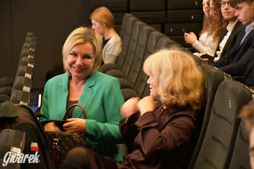 Uczniowie i studenci otrzymali stypendia powiatu