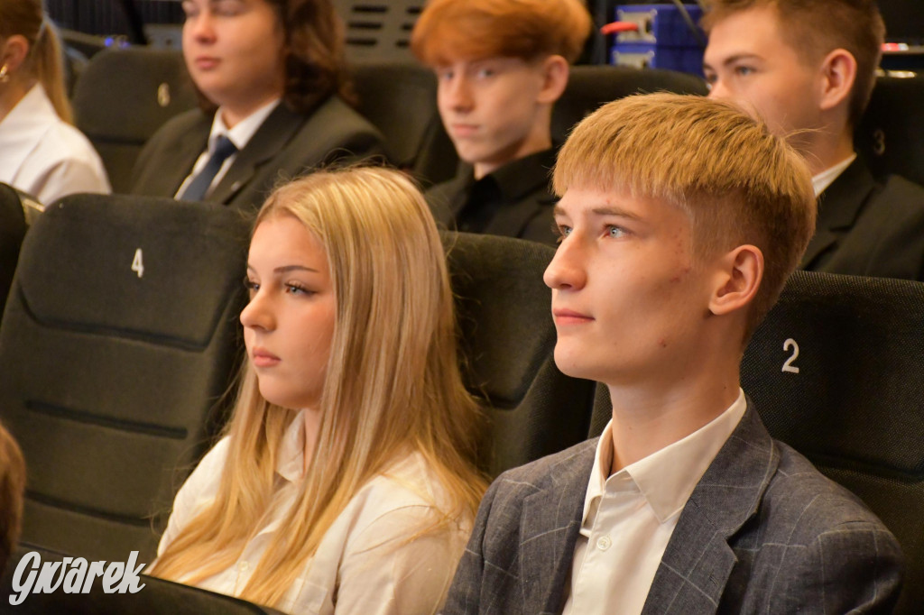 Uczniowie i studenci otrzymali stypendia powiatu