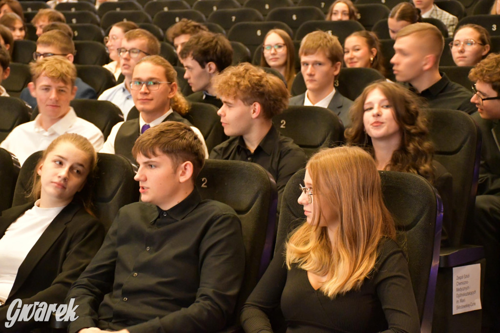 Uczniowie i studenci otrzymali stypendia powiatu