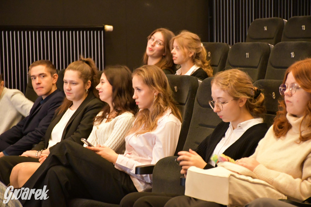 Uczniowie i studenci otrzymali stypendia powiatu