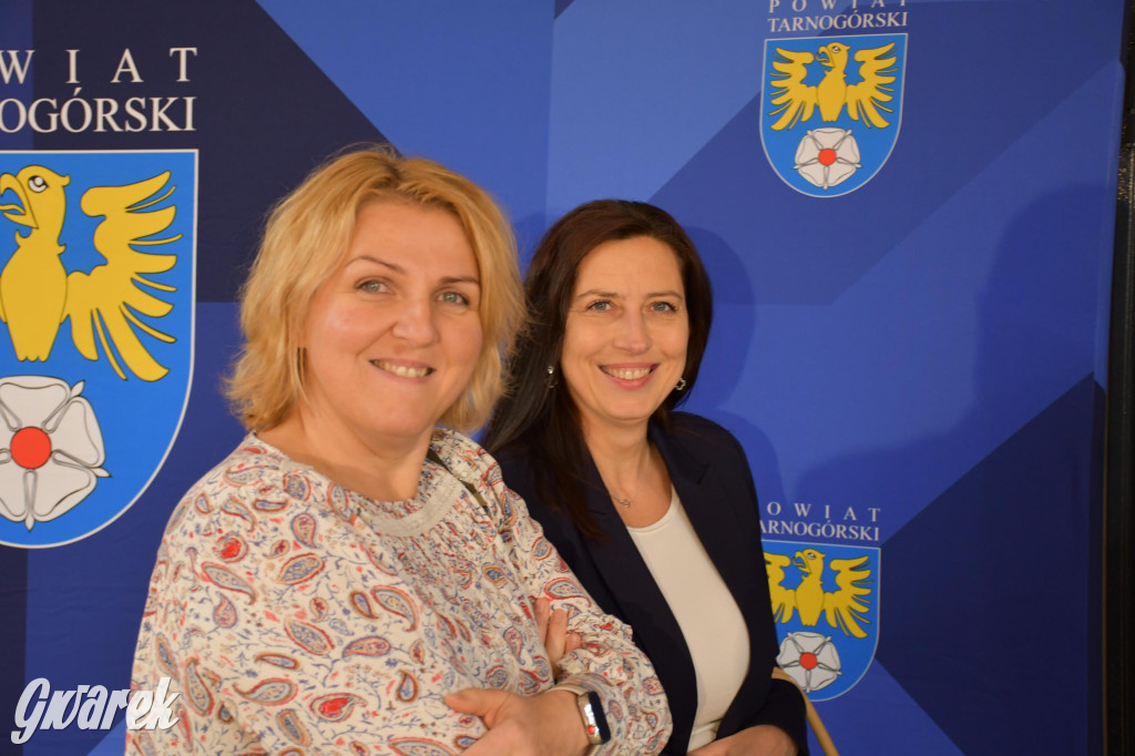 Uczniowie i studenci otrzymali stypendia powiatu