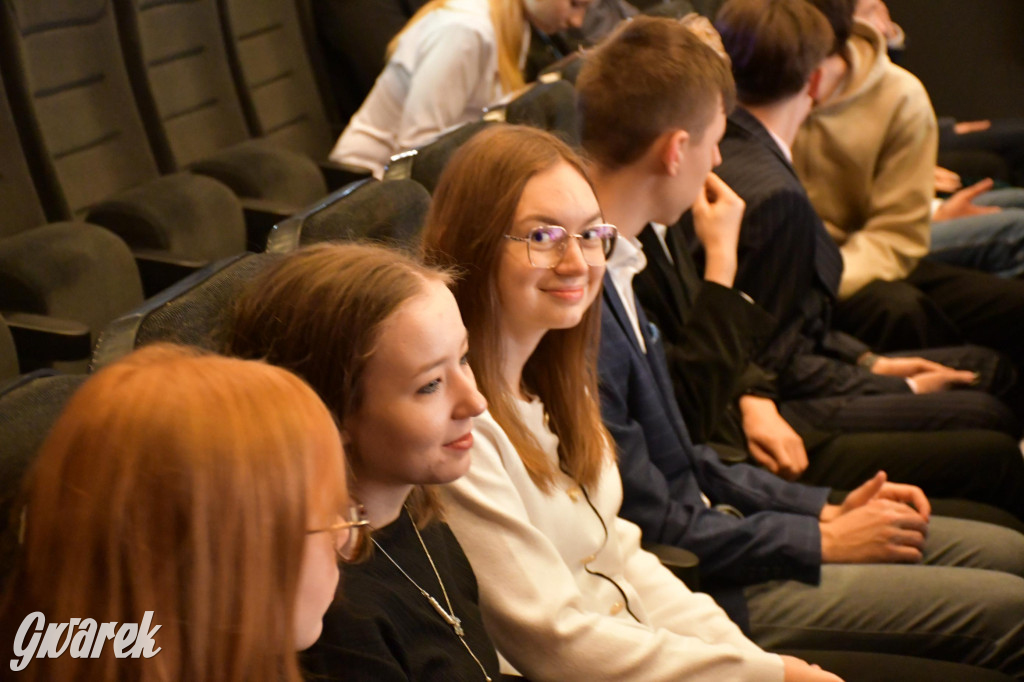 Uczniowie i studenci otrzymali stypendia powiatu