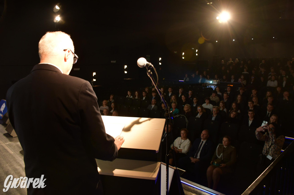 Uczniowie i studenci otrzymali stypendia powiatu