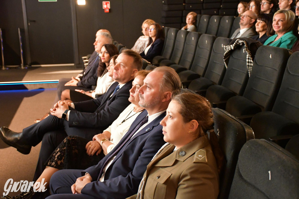 Uczniowie i studenci otrzymali stypendia powiatu