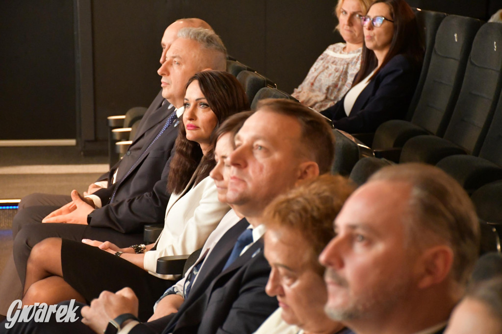 Uczniowie i studenci otrzymali stypendia powiatu