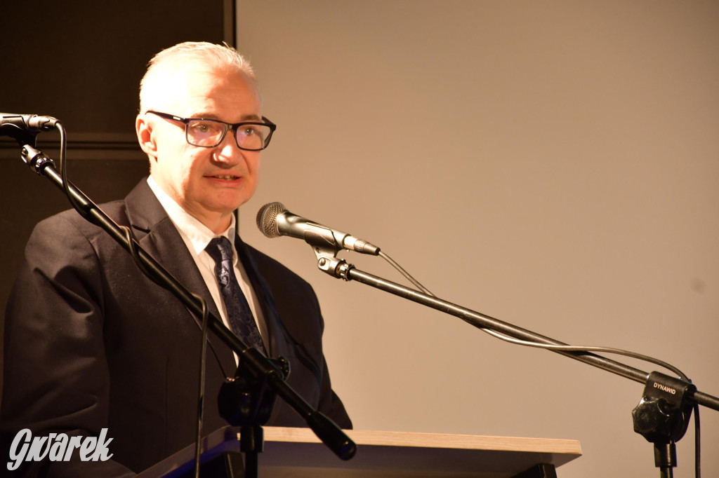 Uczniowie i studenci otrzymali stypendia powiatu