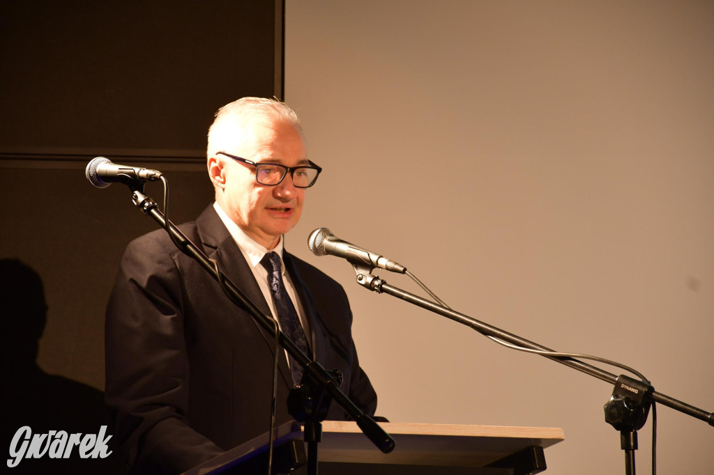 Uczniowie i studenci otrzymali stypendia powiatu