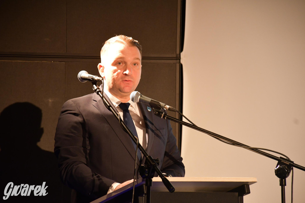 Uczniowie i studenci otrzymali stypendia powiatu