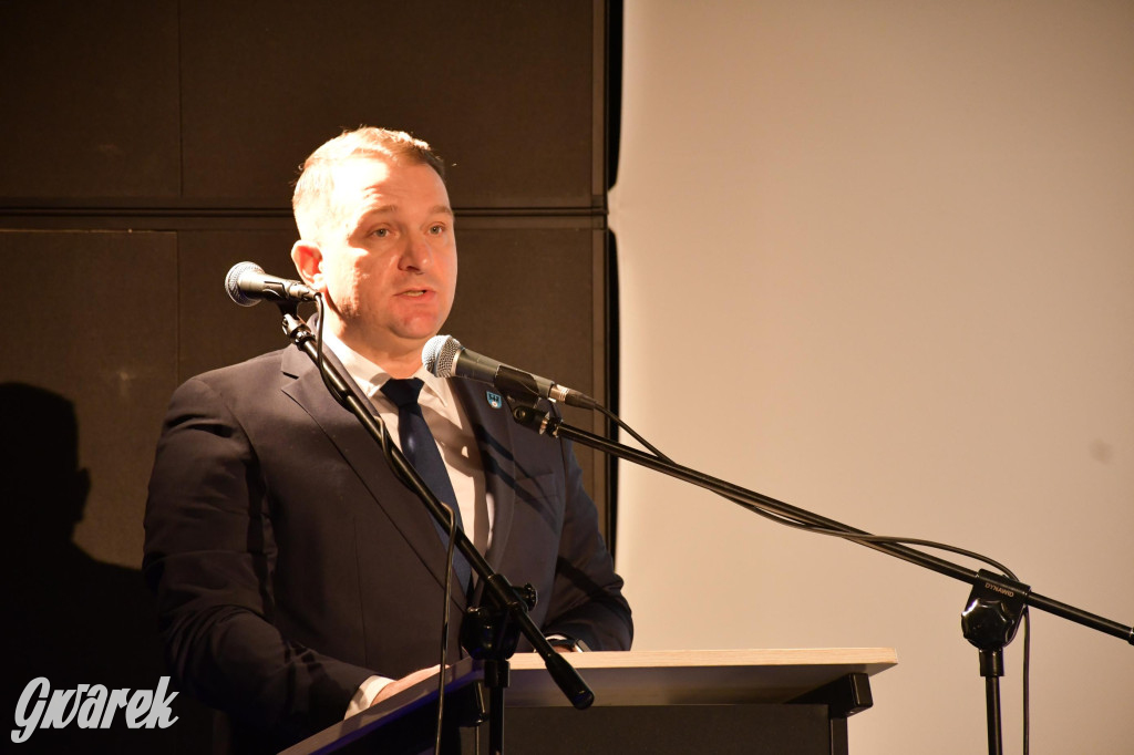 Uczniowie i studenci otrzymali stypendia powiatu