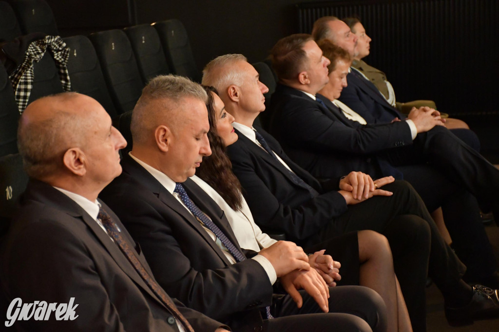 Uczniowie i studenci otrzymali stypendia powiatu