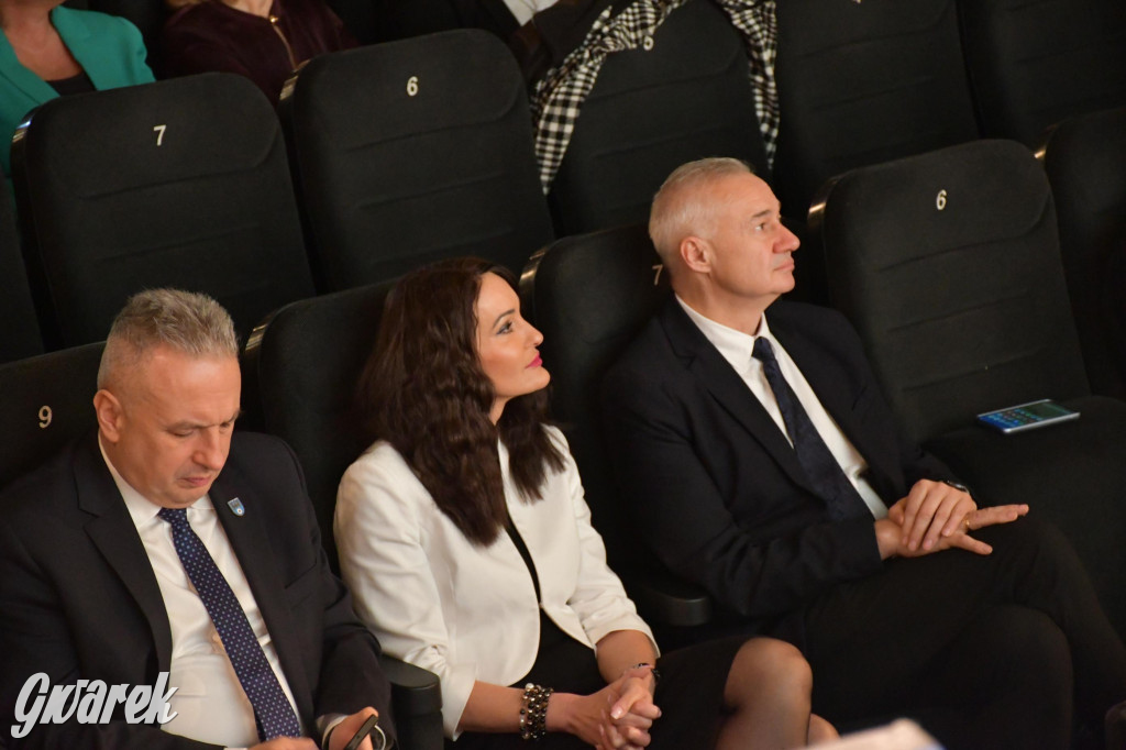 Uczniowie i studenci otrzymali stypendia powiatu