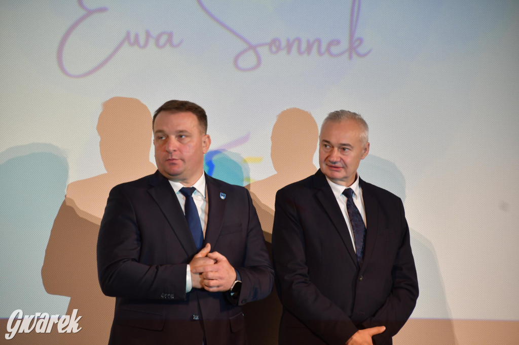 Uczniowie i studenci otrzymali stypendia powiatu