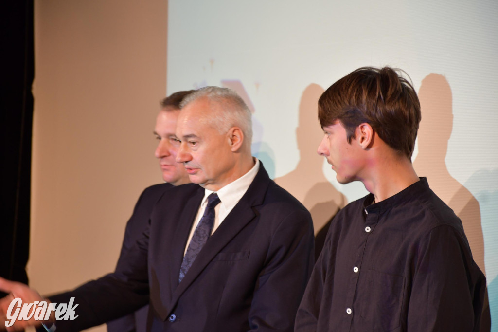 Uczniowie i studenci otrzymali stypendia powiatu