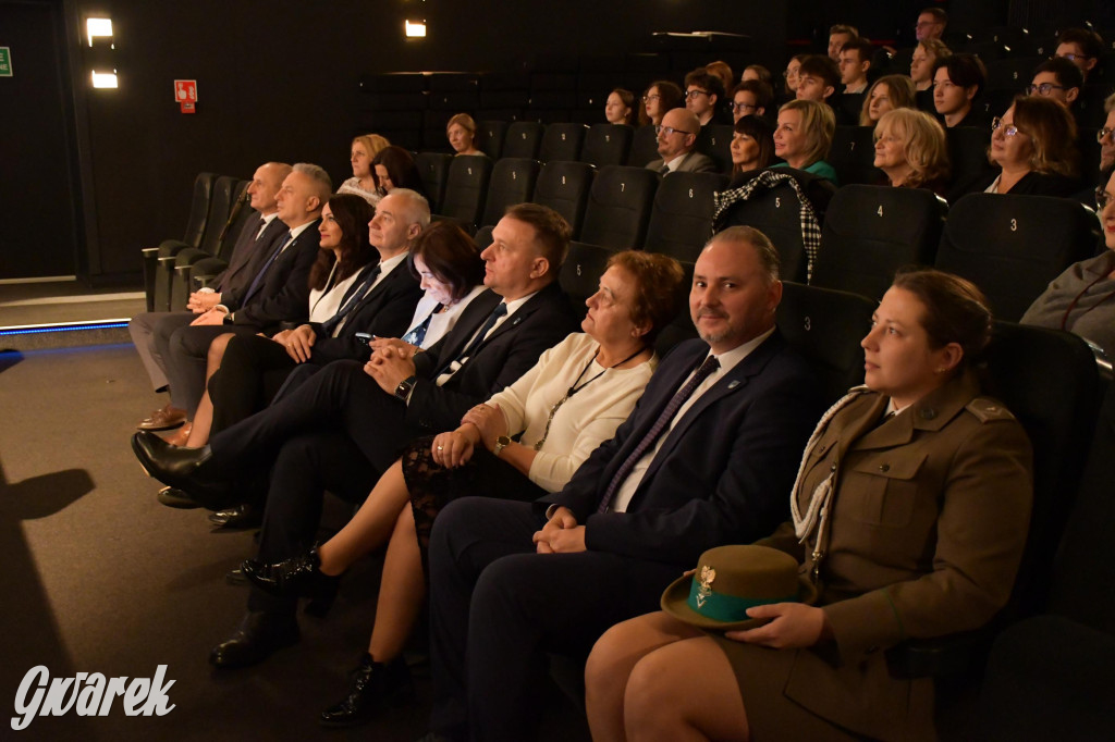 Uczniowie i studenci otrzymali stypendia powiatu