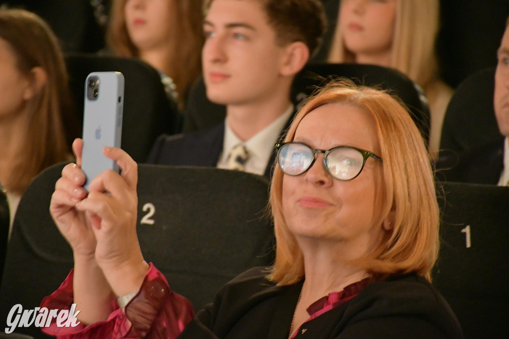 Uczniowie i studenci otrzymali stypendia powiatu