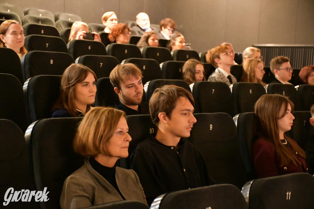 Uczniowie i studenci otrzymali stypendia powiatu