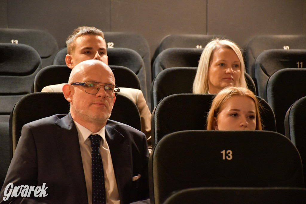 Uczniowie i studenci otrzymali stypendia powiatu