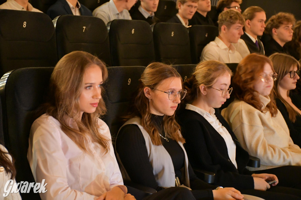 Uczniowie i studenci otrzymali stypendia powiatu