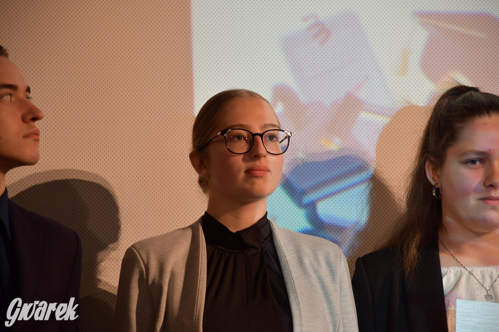 Uczniowie i studenci otrzymali stypendia powiatu