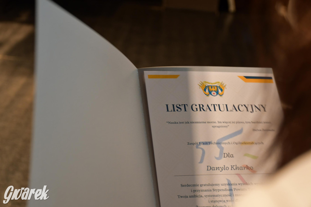 Uczniowie i studenci otrzymali stypendia powiatu