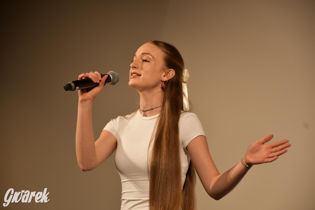 Uczniowie i studenci otrzymali stypendia powiatu