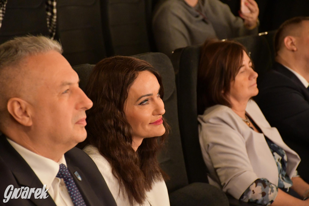 Uczniowie i studenci otrzymali stypendia powiatu