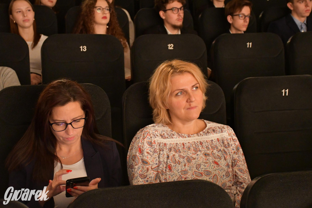 Uczniowie i studenci otrzymali stypendia powiatu