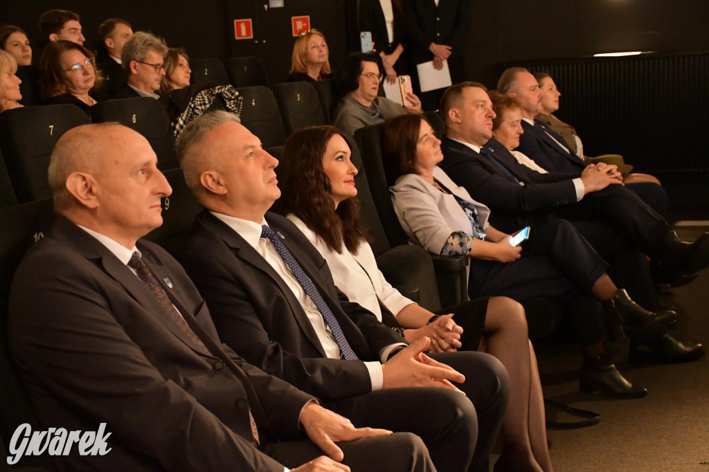 Uczniowie i studenci otrzymali stypendia powiatu