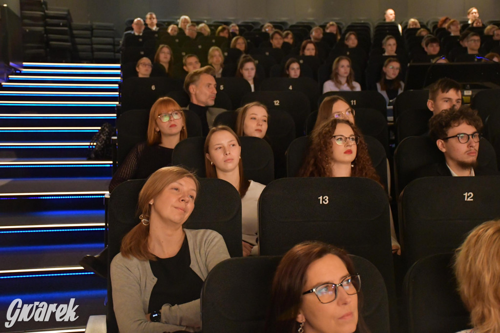 Uczniowie i studenci otrzymali stypendia powiatu