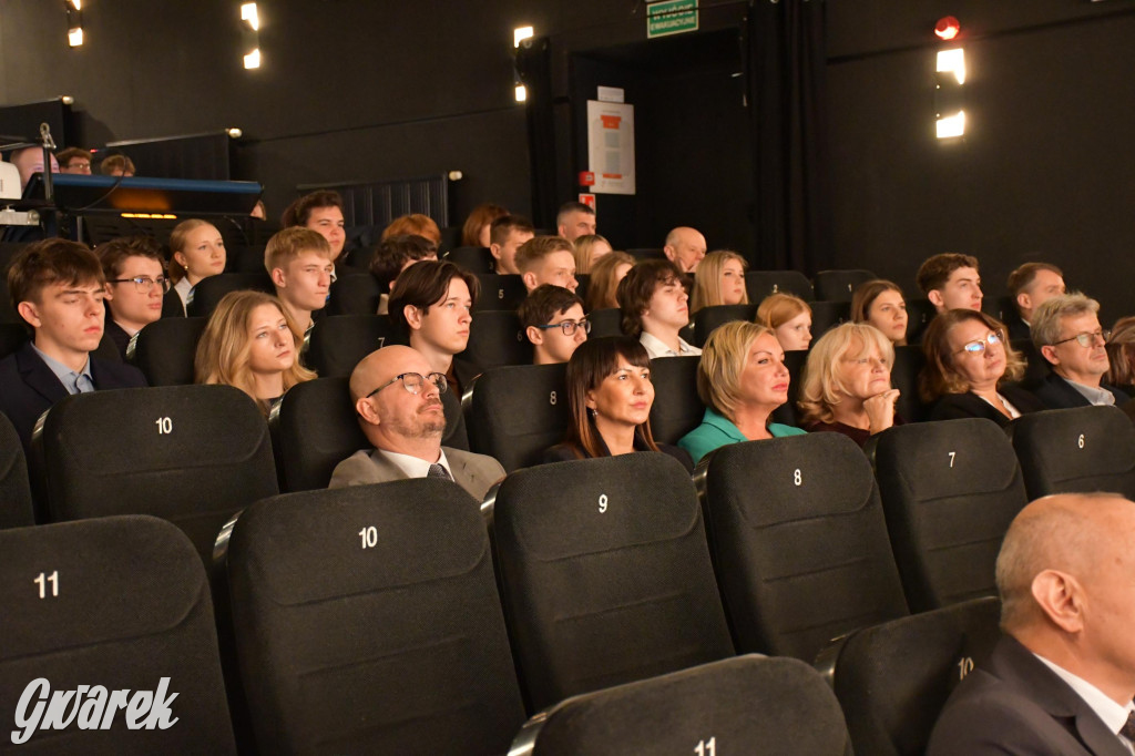 Uczniowie i studenci otrzymali stypendia powiatu