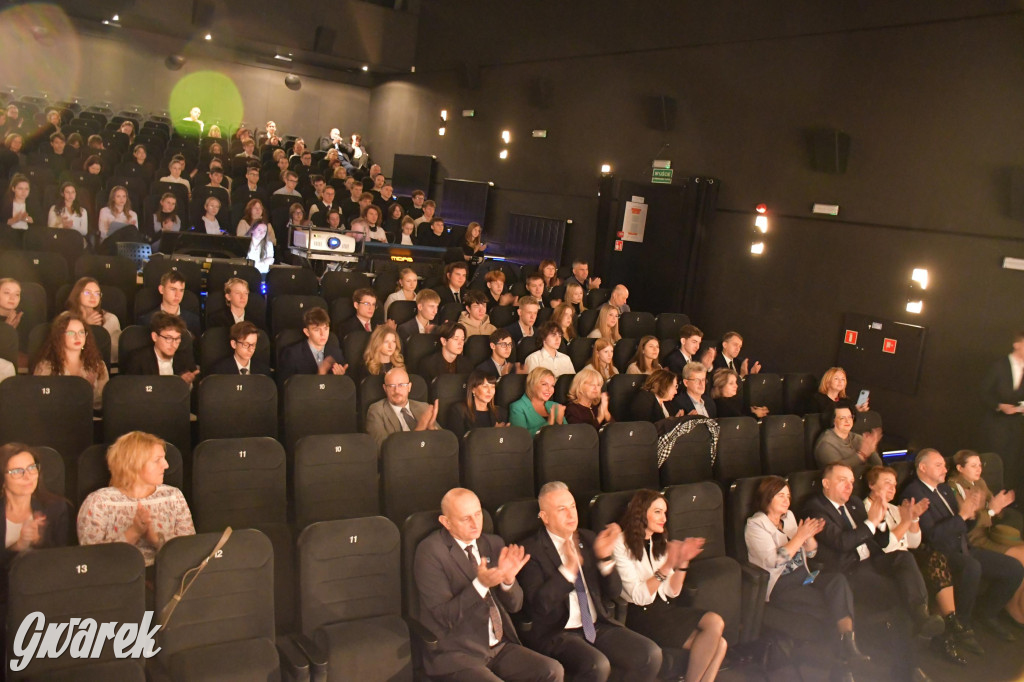 Uczniowie i studenci otrzymali stypendia powiatu