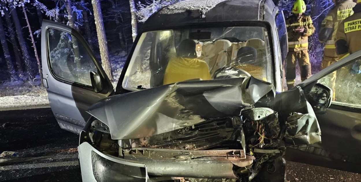 Czołowe zderzenie na DK 11. Droga była zablokowana