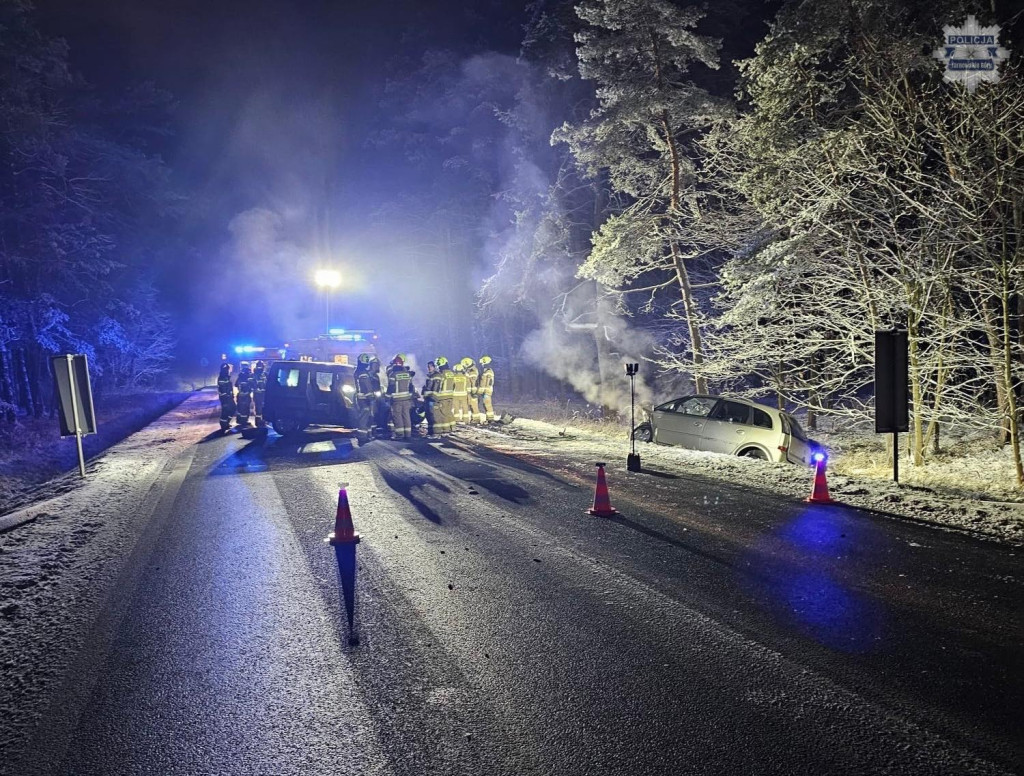 Czołowe zderzenie na DK 11. Droga była zablokowana