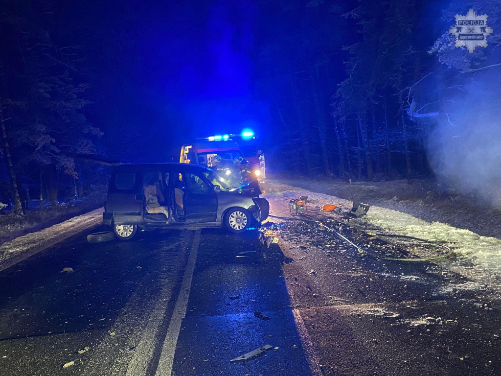 Czołowe zderzenie na DK 11. Droga była zablokowana