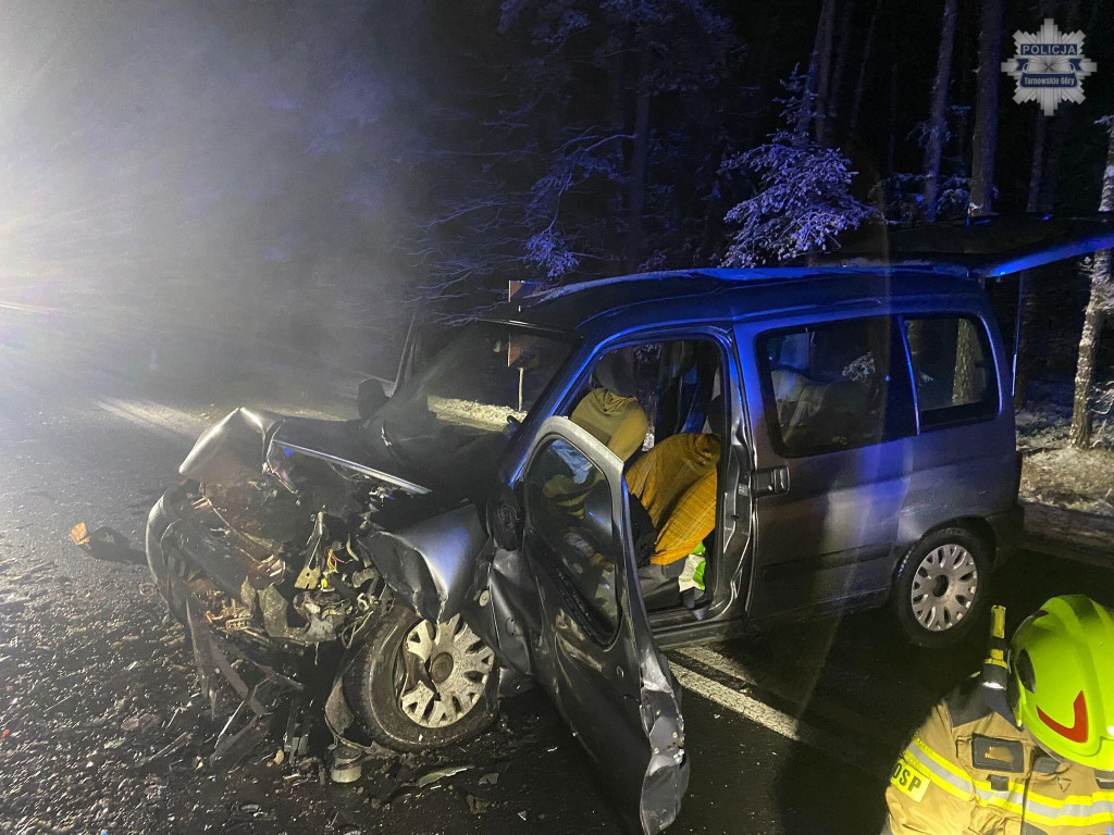 Czołowe zderzenie na DK 11. Droga była zablokowana