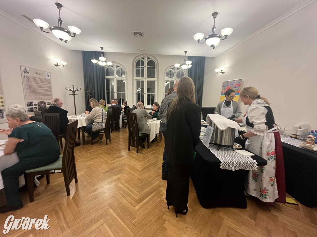 Elegancka i zdyscyplinowana niania hrabiego Karola