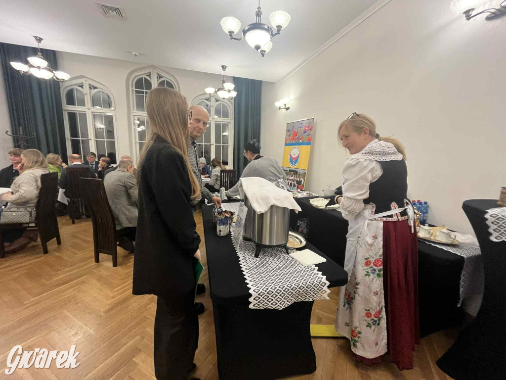 Elegancka i zdyscyplinowana niania hrabiego Karola