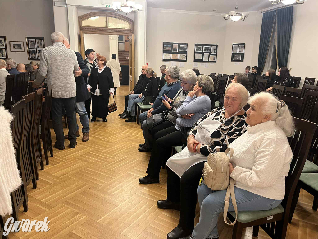 Elegancka i zdyscyplinowana niania hrabiego Karola