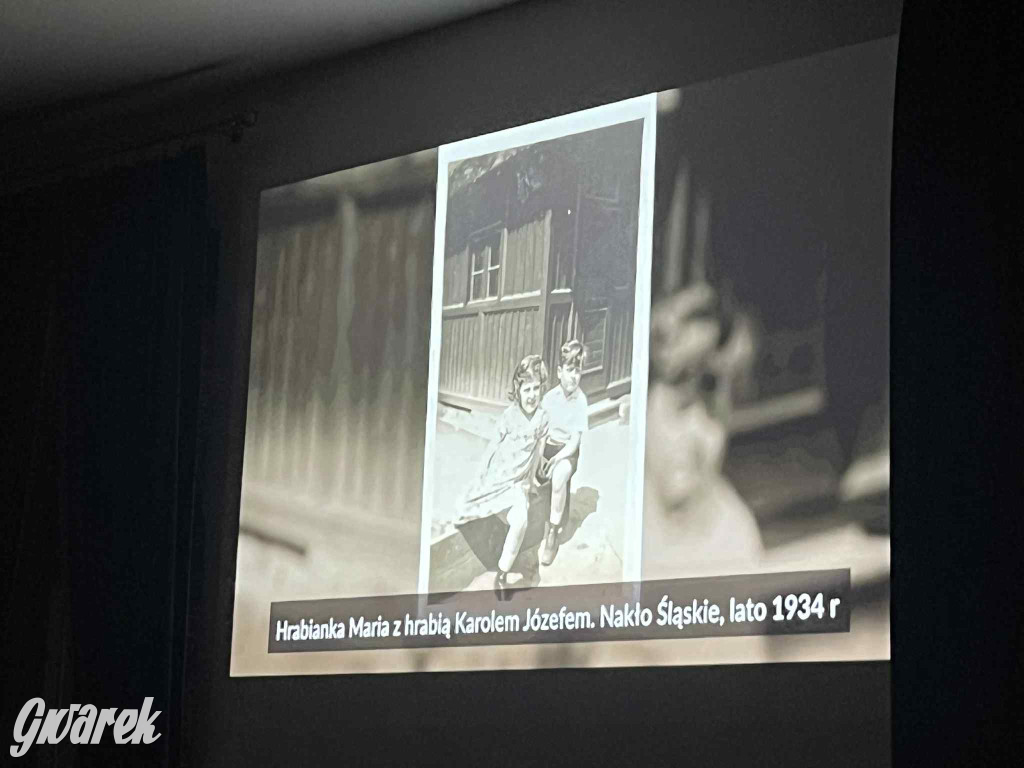 Elegancka i zdyscyplinowana niania hrabiego Karola