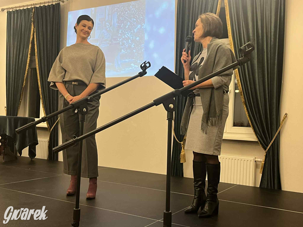 Elegancka i zdyscyplinowana niania hrabiego Karola