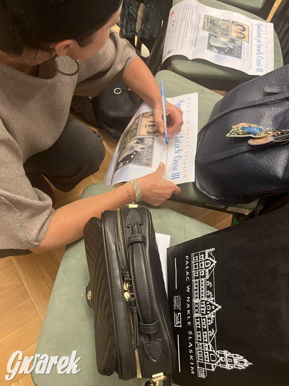 Elegancka i zdyscyplinowana niania hrabiego Karola