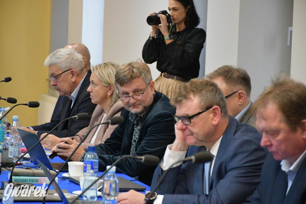 Rada pod ścianą. Kolejne miliony dla szpitala