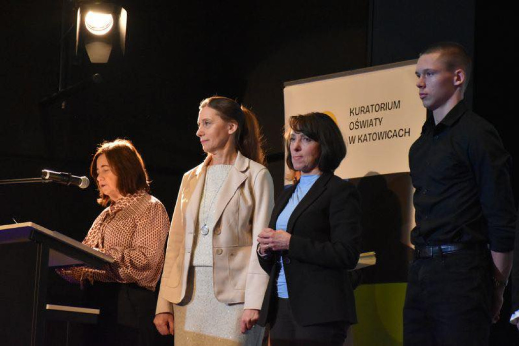 Wręczono stypendia Prezesa Rady Ministrów [FOTO]