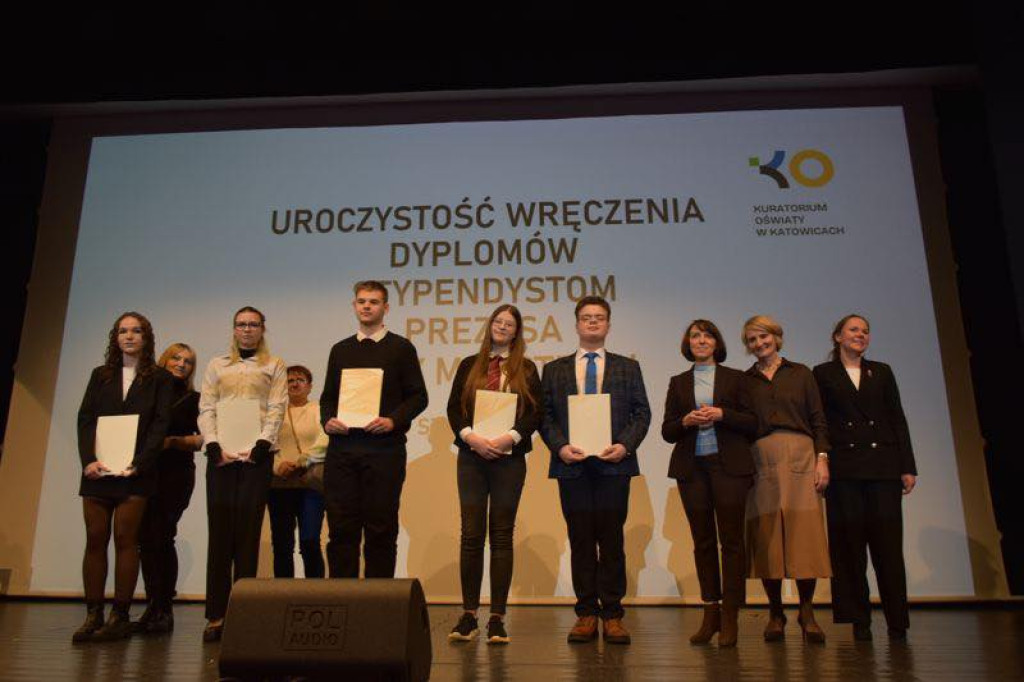 Wręczono stypendia Prezesa Rady Ministrów [FOTO]