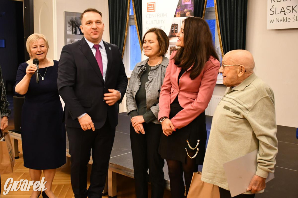 Urodziny członków UTW. Seniorzy świętowali w pałacu