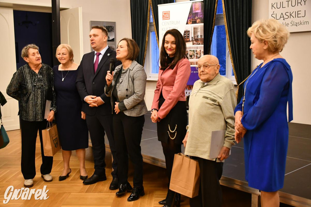 Urodziny członków UTW. Seniorzy świętowali w pałacu